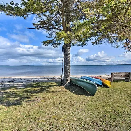 Lovely Lake Huron Getaway Beach Access And Kayaks!